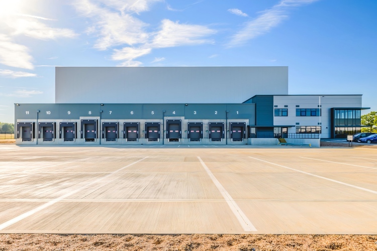 Projet de structure en acier achev&eacute;, adapt&eacute; au stockage en entrep&ocirc;t de grande capacit&eacute;